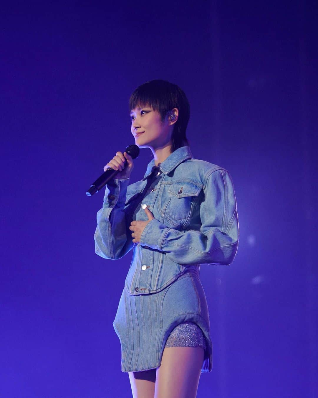 ミュグレーのインスタグラム：「@urnotchrislee wears Mugler Spring Summer 2024 by @cadwallader at her concert in Chongqing. - Special thanks @the1207official  - #mugler」