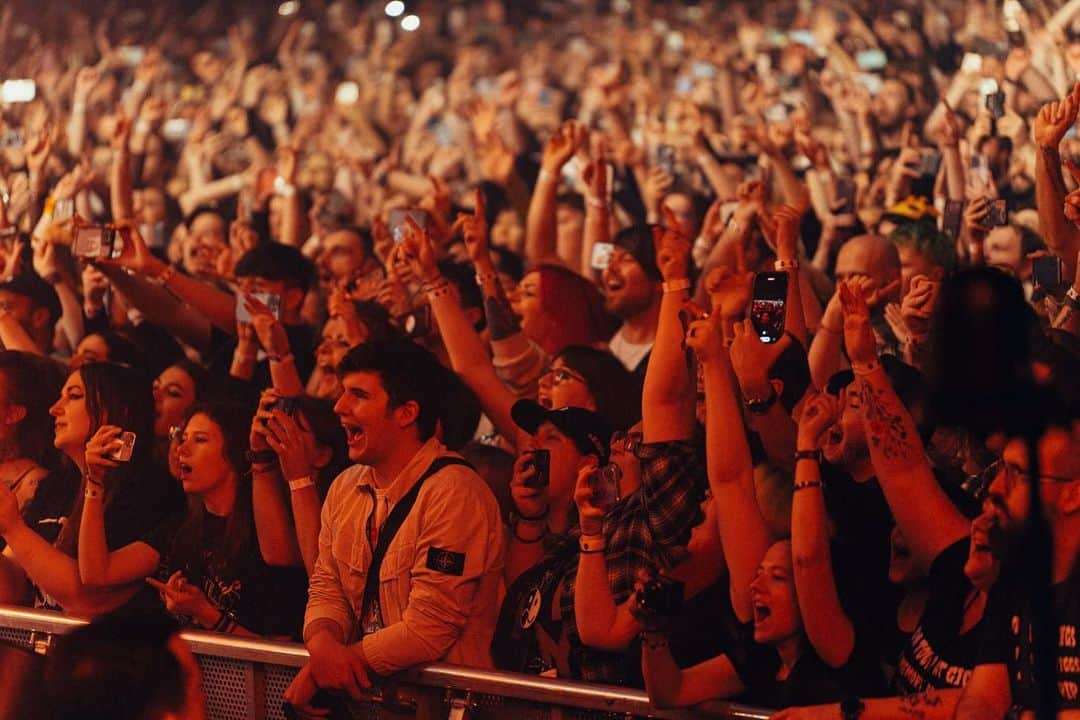 フォール・アウト・ボーイさんのインスタグラム写真 - (フォール・アウト・ボーイInstagram)「✨ So Much (For) Glasgow ✨  📸 @elliottxingham」10月30日 2時16分 - falloutboy