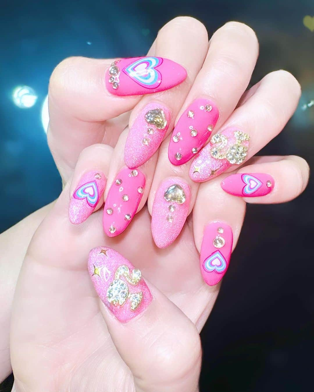 でいじーのインスタグラム：「この日のためにやったBarbieネイル💅♡  #barbie #バービーネイル#ピンク#ネイル#nail#naildesign #barbienails #instalike #instagood #liketime #likeforlikes #likeforfollow #大阪#selfnail #新宿#歌舞伎町 #ネイルデザイン #渋谷#池袋#ミナミ#ピンクネイル #キラキラ#可愛い#六本木 #キャバクラ#キャバ嬢#ホスト#東京#tokyo#セルフネイル」