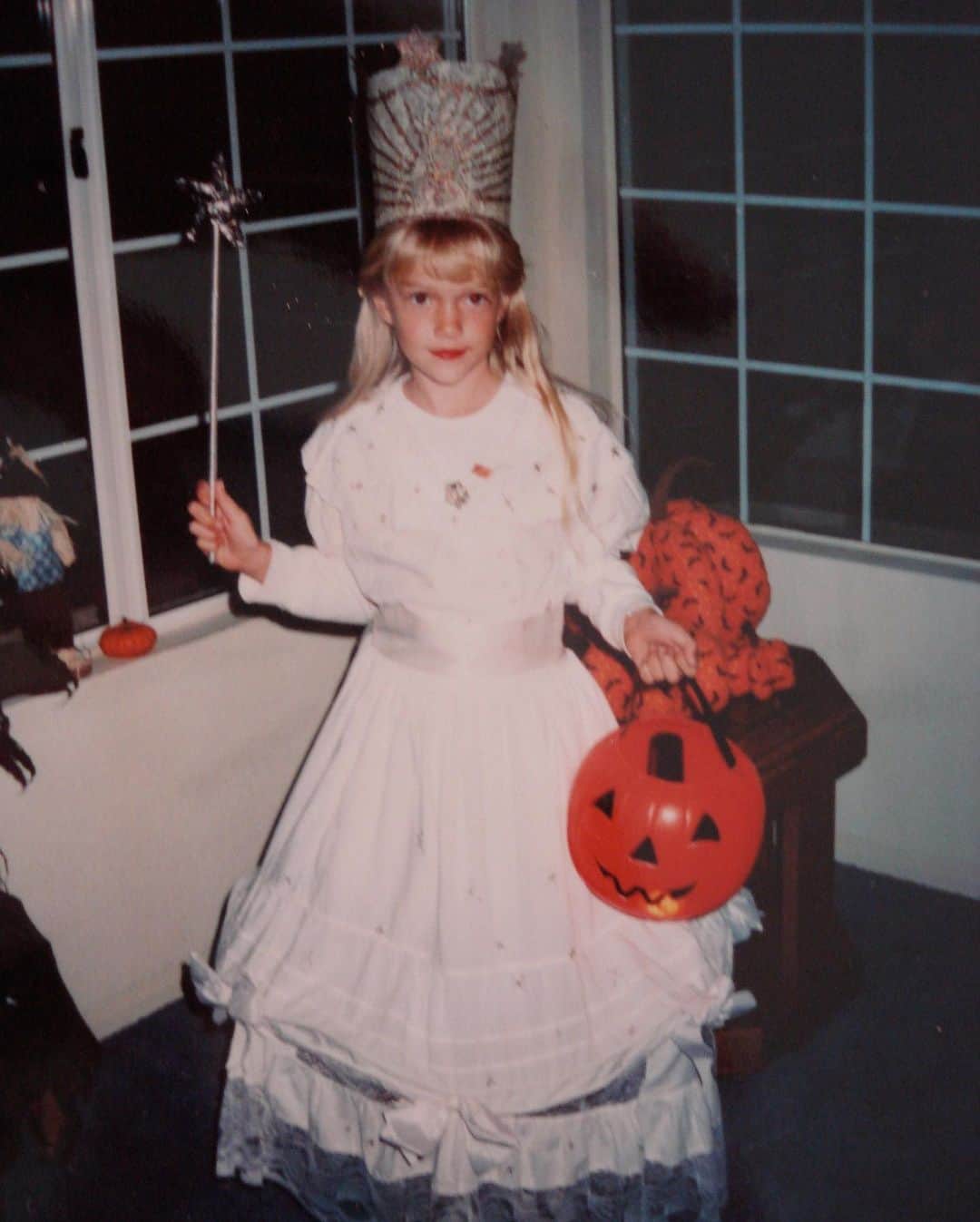 リンジー・エリンソンさんのインスタグラム写真 - (リンジー・エリンソンInstagram)「Halloween over the years 🤎👻」10月30日 2時39分 - lindsellingson