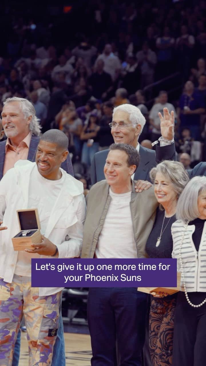 フェニックス・サンズのインスタグラム：「“It means the world to us to be connect to this franchise, this city.” - @SteveNash  Last night, we honored our Phoenix Suns Ring of Honor legends with a special banner unveiling ceremony 🧡💜」