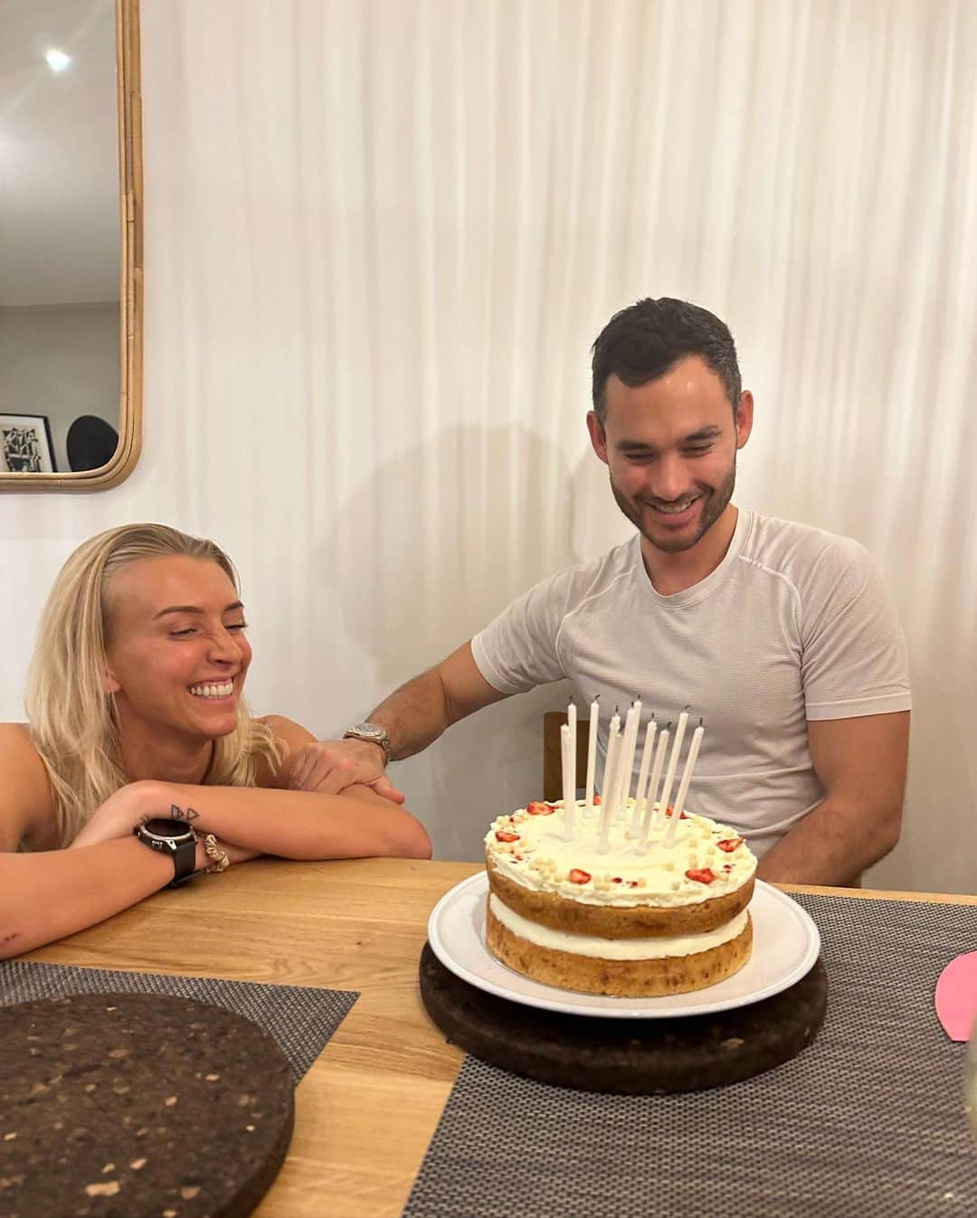 Zanna Van Dijkさんのインスタグラム写真 - (Zanna Van DijkInstagram)「The most wholesome weekend celebrating @antonymaule’s birthday in the Cotswolds 🎂   1️⃣ On the balcony of our @lakes_byyoo apartment - the perfect location for our stay 🫶🏼 2️⃣ Walking from Bibury to Coln Saint Aldwyns - such a beautiful and easy loop 🥾  3️⃣ Ant absolutely in his element in his favourite shop in the world @oxfordbrushcompany 🧹  4️⃣ We couldn’t resist a visit to @diddlysquat.farmshop 🚜  5️⃣ We found the @lakes_byyoo friendly goats - if you know me, you know this made my weekend! 🐐  6️⃣ Mountain biking through the grounds with the crew 🚴‍♀️  7️⃣ The birthday boy having a birthday ice bath at the @lakes_byyoo spa ❄️  8️⃣ Burford - such a quaint little village 👌🏼  9️⃣ Celebrating my love - I got him a @cutterandsquidge strawberry Victoria sponge cake 🎂  🔟 Spooky season 🎃  (AD - press trip) #thecotswolds #lakesbyyoo」10月30日 2時38分 - zannavandijk