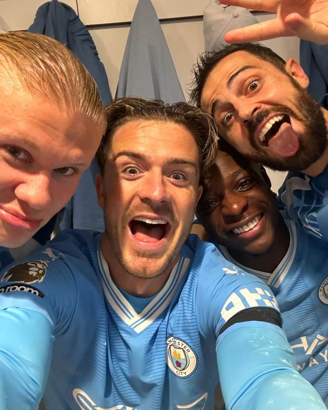 ジャック・グリーリッシュのインスタグラム：「Manchester is BLUE 🩵🩵🩵🩵」