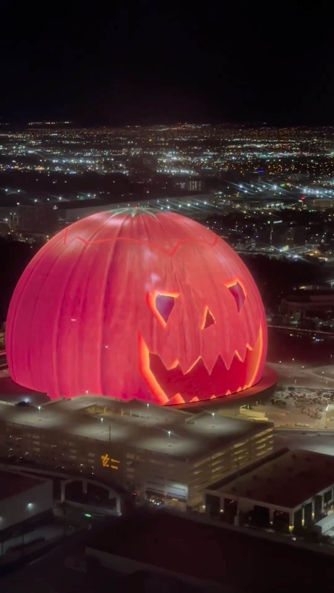 PicLab™ Sayingsのインスタグラム：「Vegas is looking extra spooky this October. 🎃 The Sphere in Las Vegas is now the world’s largest spherical structure, standing at 366 feet tall.   🎥 darb88 on TikTok」