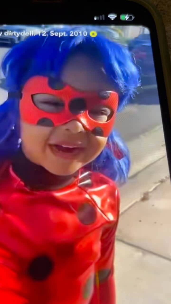 スヌープ・ドッグのインスタグラム：「G baby loves to party 🎉 🐾😘😘」