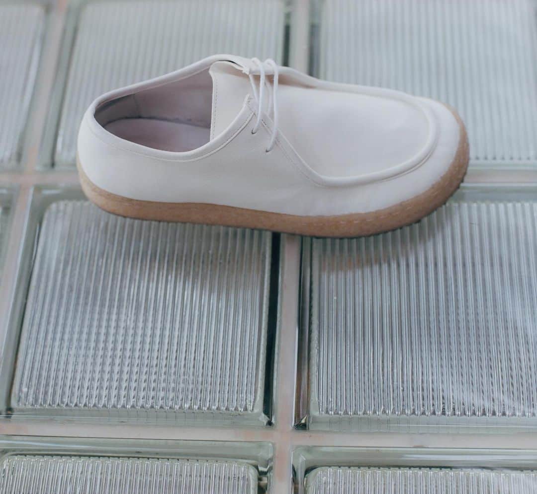 スタジオ ニコルソンのインスタグラム：「Women’s Leitch Shoe - a full grain tumbled white leather with a handmade natural crepe sole | #studionicholson」