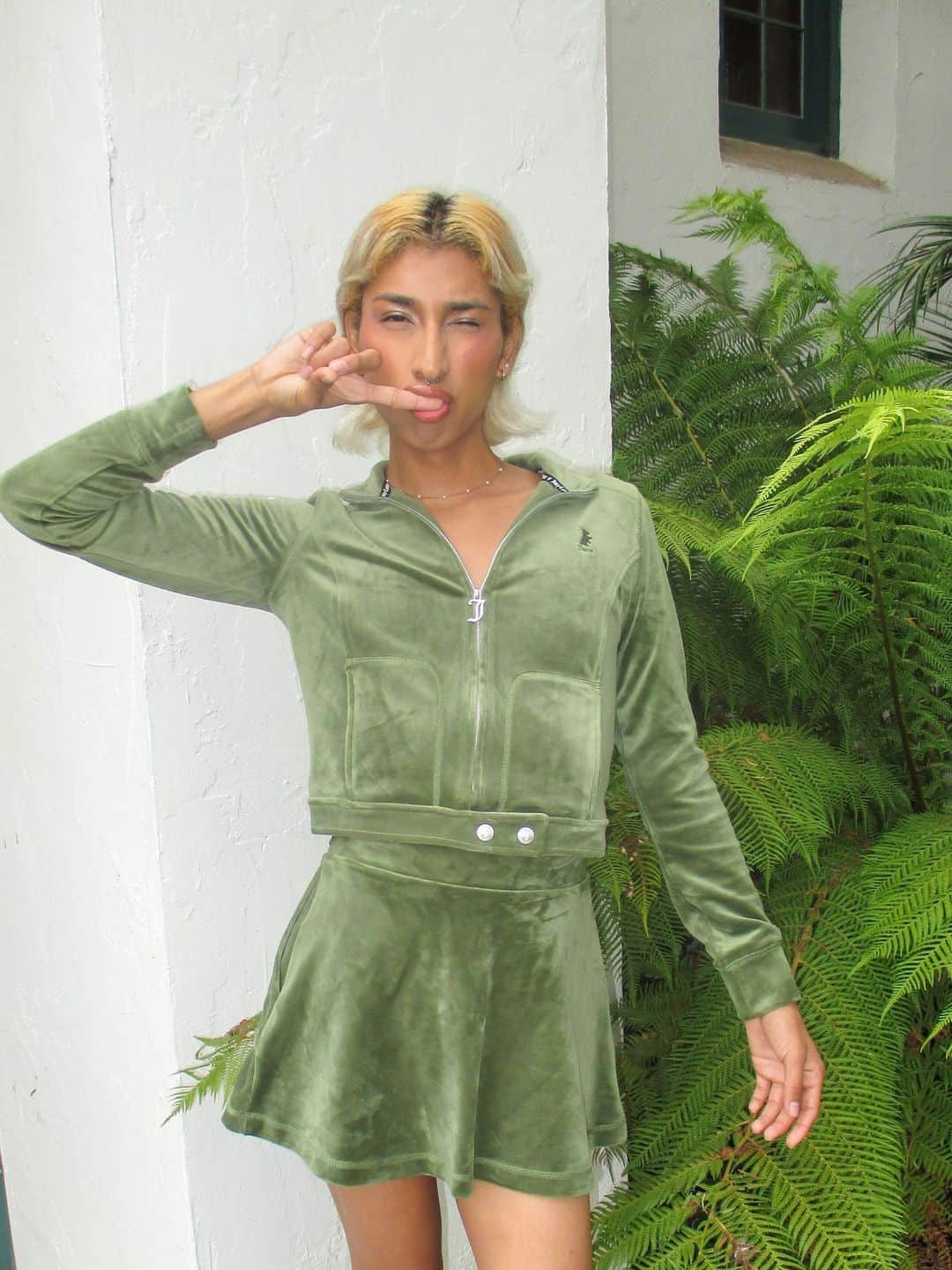 ジューシークチュールのインスタグラム：「A cargo skirt?! I'm in. #JuicyCouture @spicyxzach」