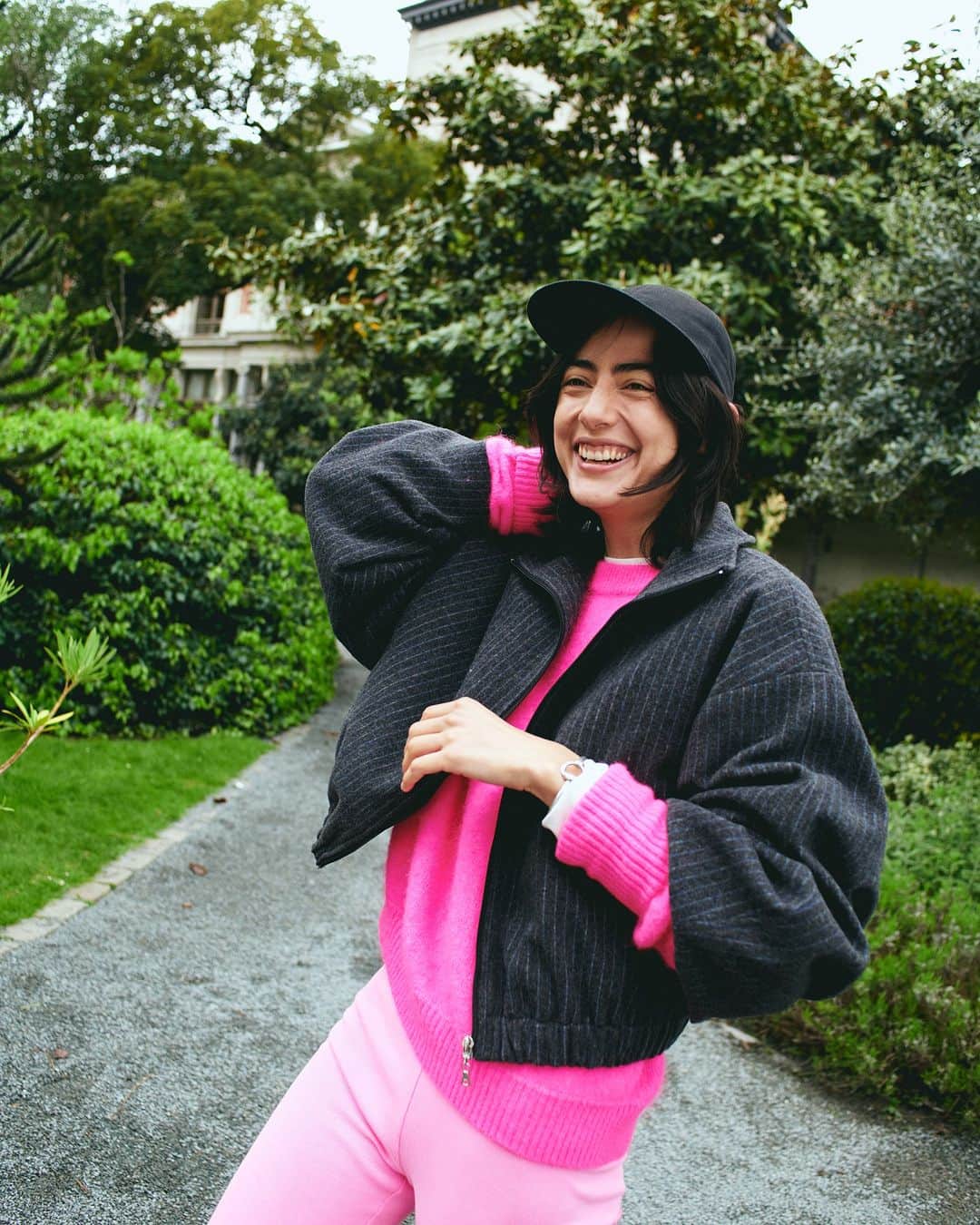 アメリカンビンテージのインスタグラム：「Meet @emily_jeanne : DJ, food enthusiast and dog lover with a passion for yoga and boxing 🎶 🍽 🐶  #americanvintage #americanvintagemen #colours #colourtherapy」