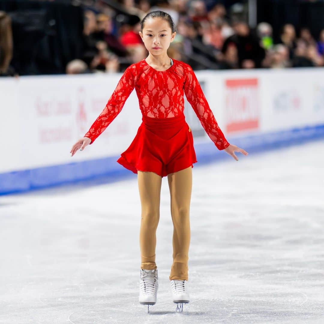 Skate Canadaのインスタグラム：「Our flower girl dresses inspired by Alexandra Paul's Olympic free dance outfit. Gone but never forgotten ❤️  _________________  Nos robes qui s'inspirent de la tenue de danse libre olympique d'Alexandra Paul. Pour toujours dans nos ❤️.  📸 @danielleearlphotography」
