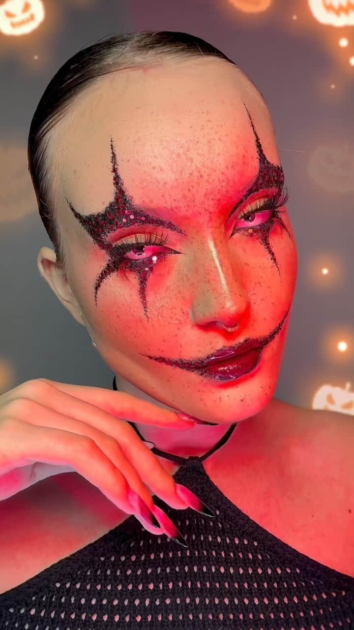 ASOSのインスタグラム：「@anemariemua [she/her] does ALL of this with a mascara wand?! 🤡」