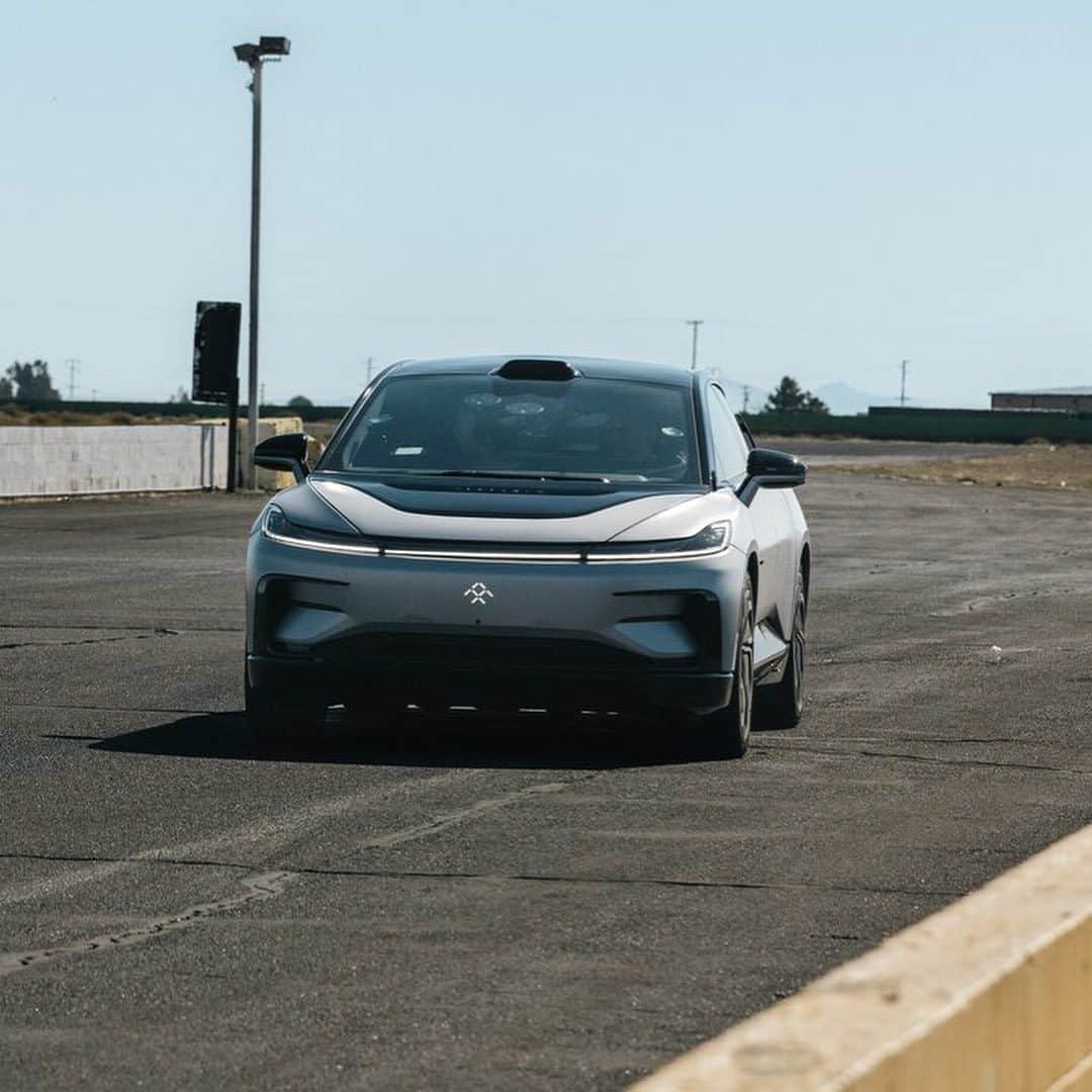 CarsWithoutLimitsのインスタグラム：「@faradayfuture FF 91 set new lap record for Production SUV at the Big Willow at 1 min 28 sec 14. FF 91 2.0 was delivered to Co-creation Officer - Justin Bell #FF91」