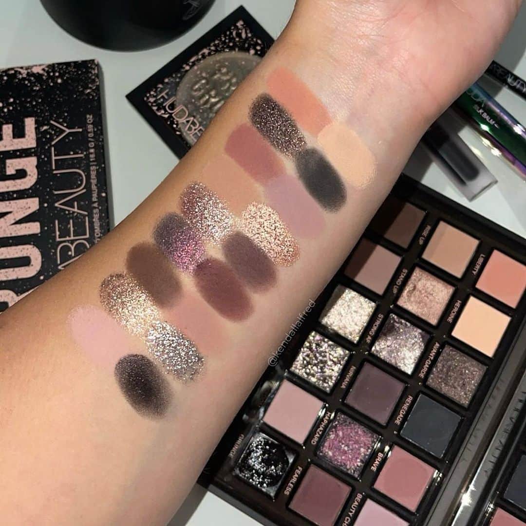 Huda Kattanのインスタグラム：「Repost @kendallalfred  The new @hudabeauty Pretty Grunge Palette 🖤  18 shades including multi chrome foils & a black eye gloss 👀🩶  $69 officially launching Nov 1st 🗓️  I’ve already done a look with this and I seriously cannot wait to do more!! This IS the vibe this fall/winter 🖤👀  This collection also includes a Face Gloss, Lip Contour 2.0 Pencil in a black shade & more 🖤   #hudabeauty #hudabeautyprettygrunge #prettygrungepalette」