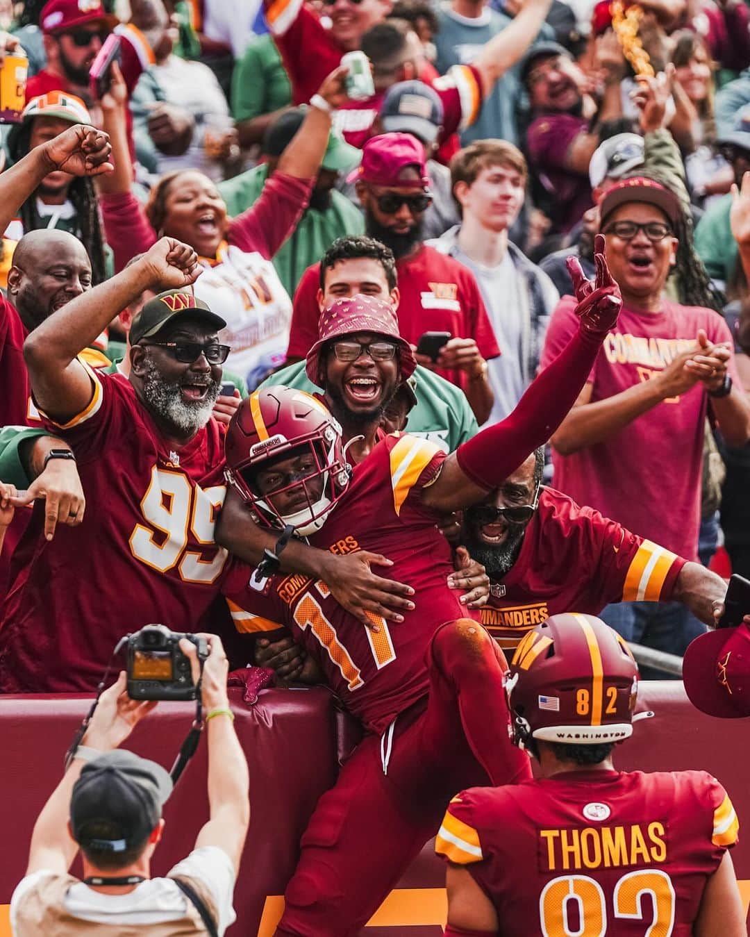 ワシントン・レッドスキンズのインスタグラム：「the people’s receivers  📺 #PHIvsWAS | FOX」