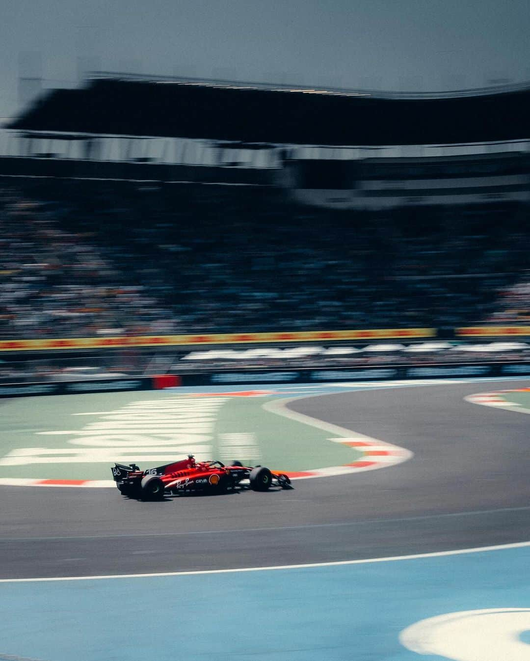 シャルル・ルクレールさんのインスタグラム写真 - (シャルル・ルクレールInstagram)「Pole position yesterday 😘  It’s time to race 🇲🇽」10月30日 3時40分 - charles_leclerc