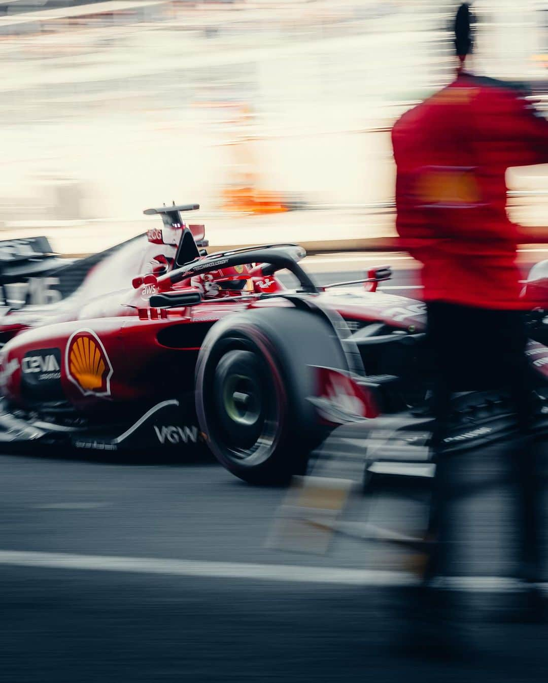 シャルル・ルクレールさんのインスタグラム写真 - (シャルル・ルクレールInstagram)「Pole position yesterday 😘  It’s time to race 🇲🇽」10月30日 3時40分 - charles_leclerc