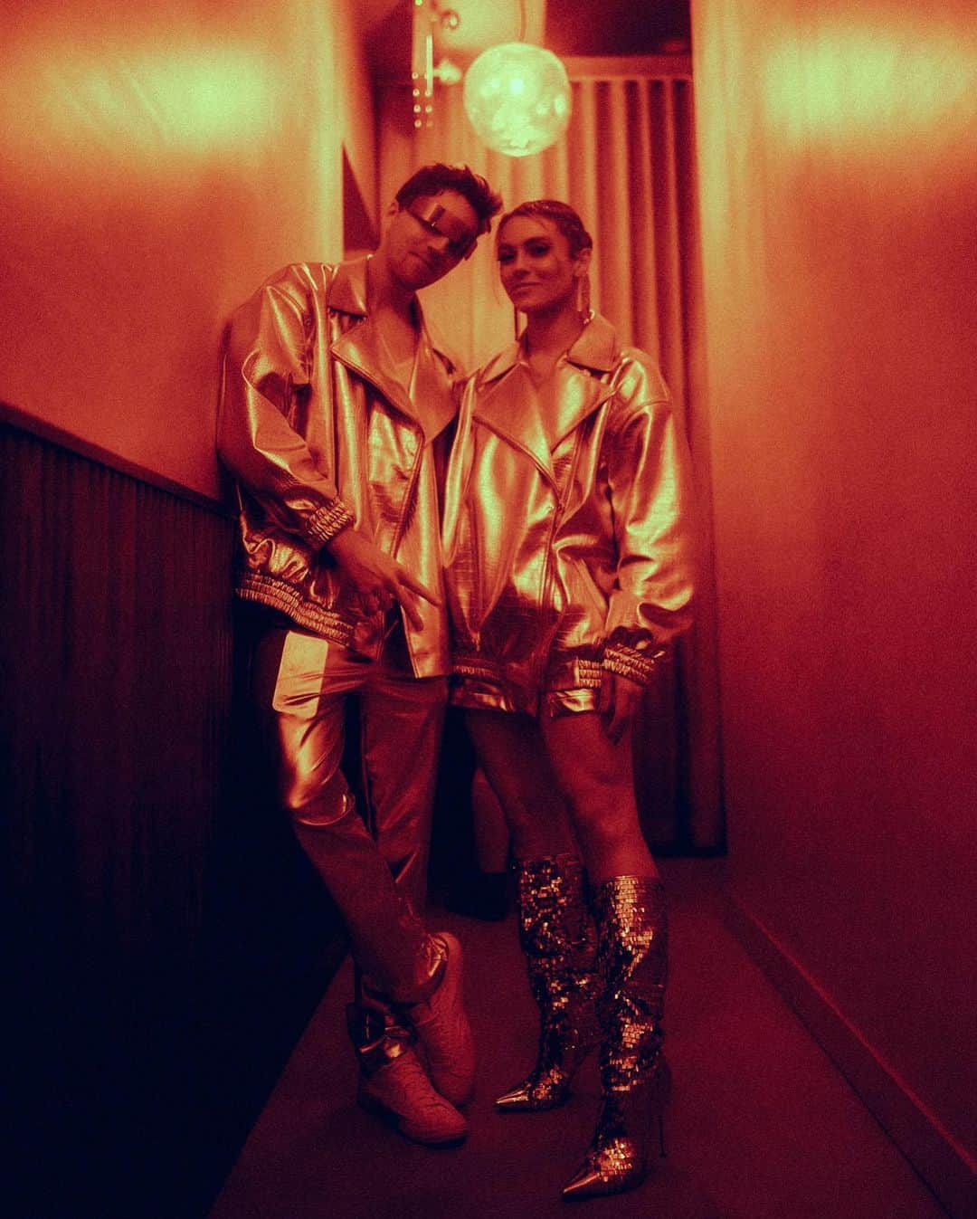 ケイトリン・ホワイエクさんのインスタグラム写真 - (ケイトリン・ホワイエクInstagram)「Serving intergalactic space traveling disco ball vibes with a side of DJ 🪩」10月30日 3時39分 - kait_hawayek
