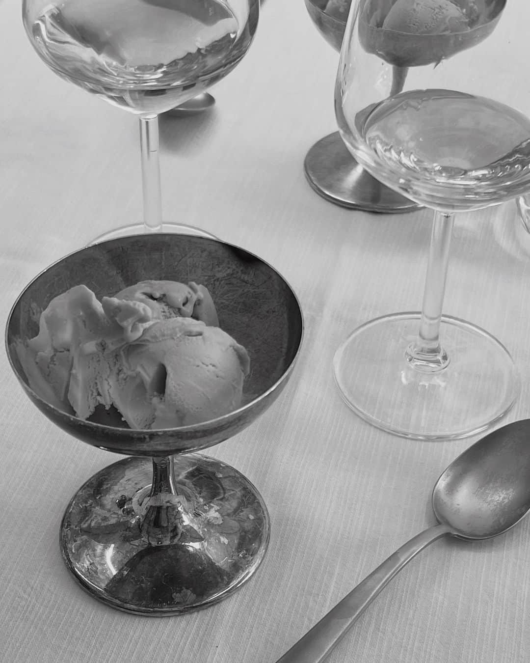 Carin Olssonのインスタグラム：「Nocciola e pistacchio 🍨」