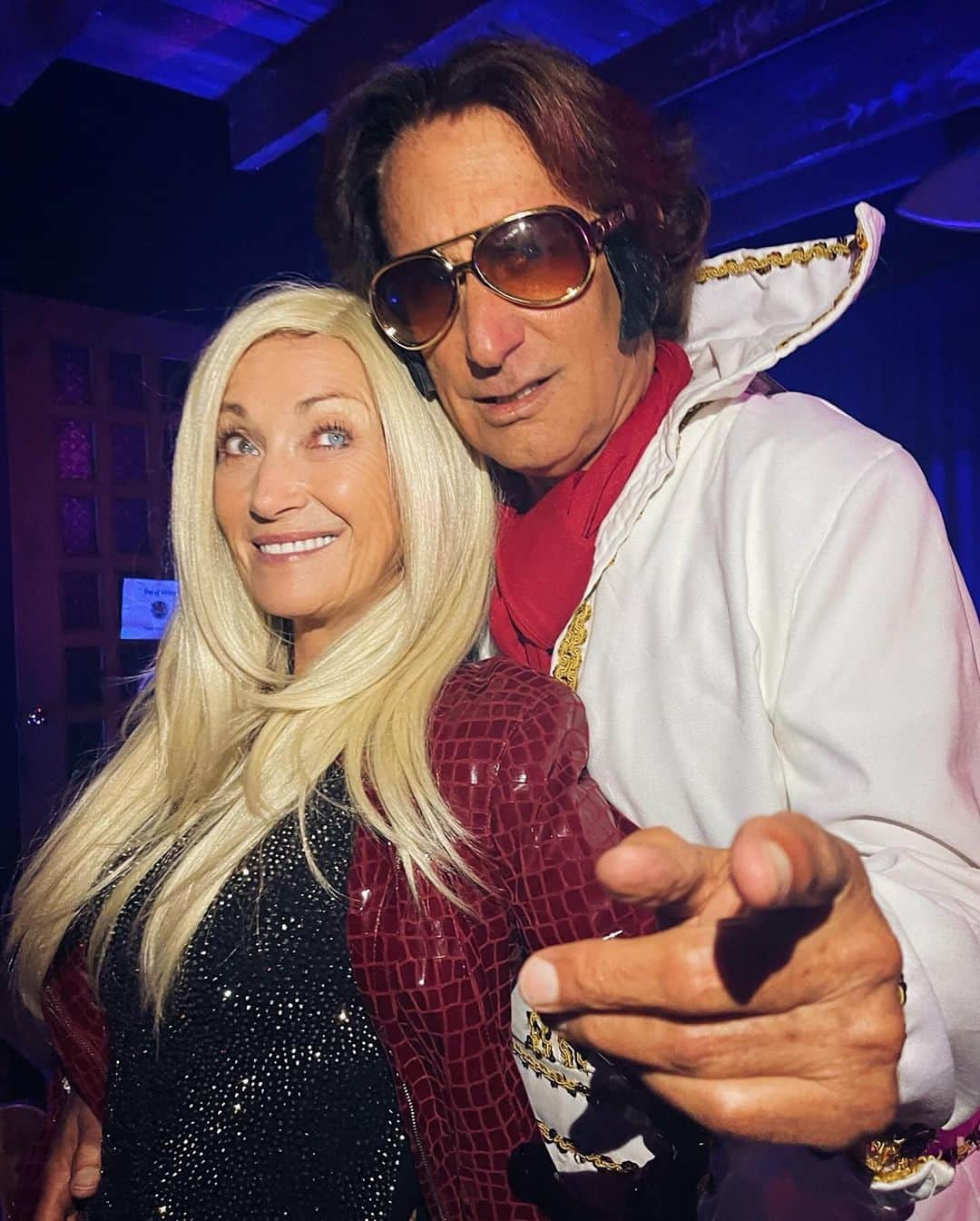 ジェーン・シーモアのインスタグラム：「One for the money, two for the show… 🎶 #halloween」