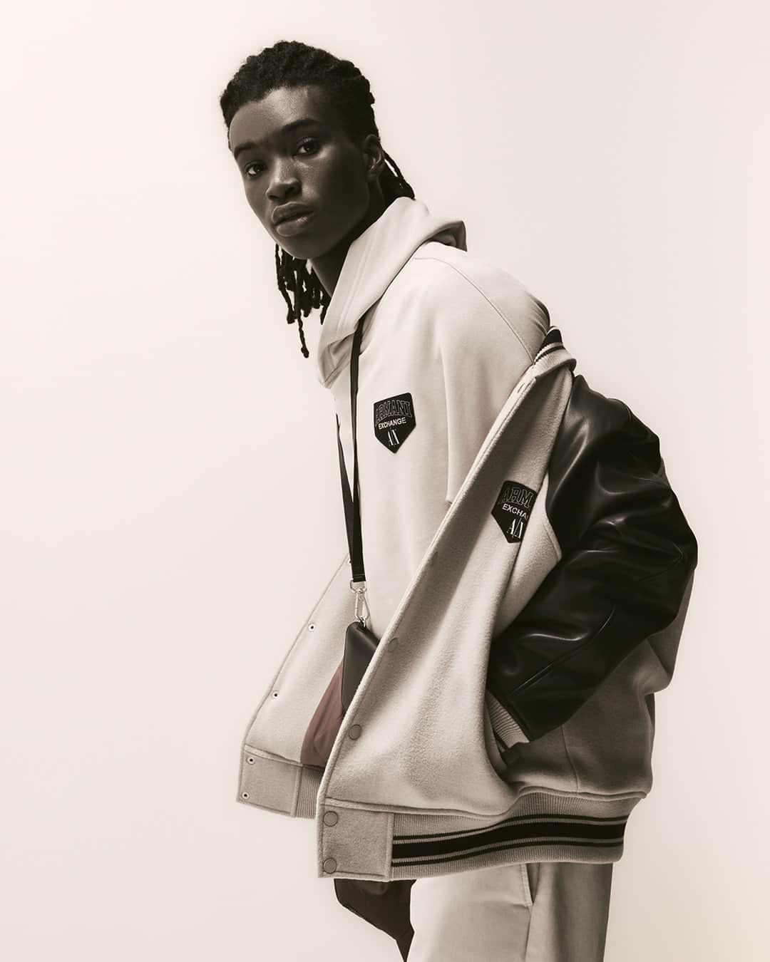 ジョルジオアルマーニのインスタグラム：「Flip through to add sneakers⁣ ⁣ Photo @alygunawan⁣ Stylist @marcgoehring⁣ Model @_salifly」