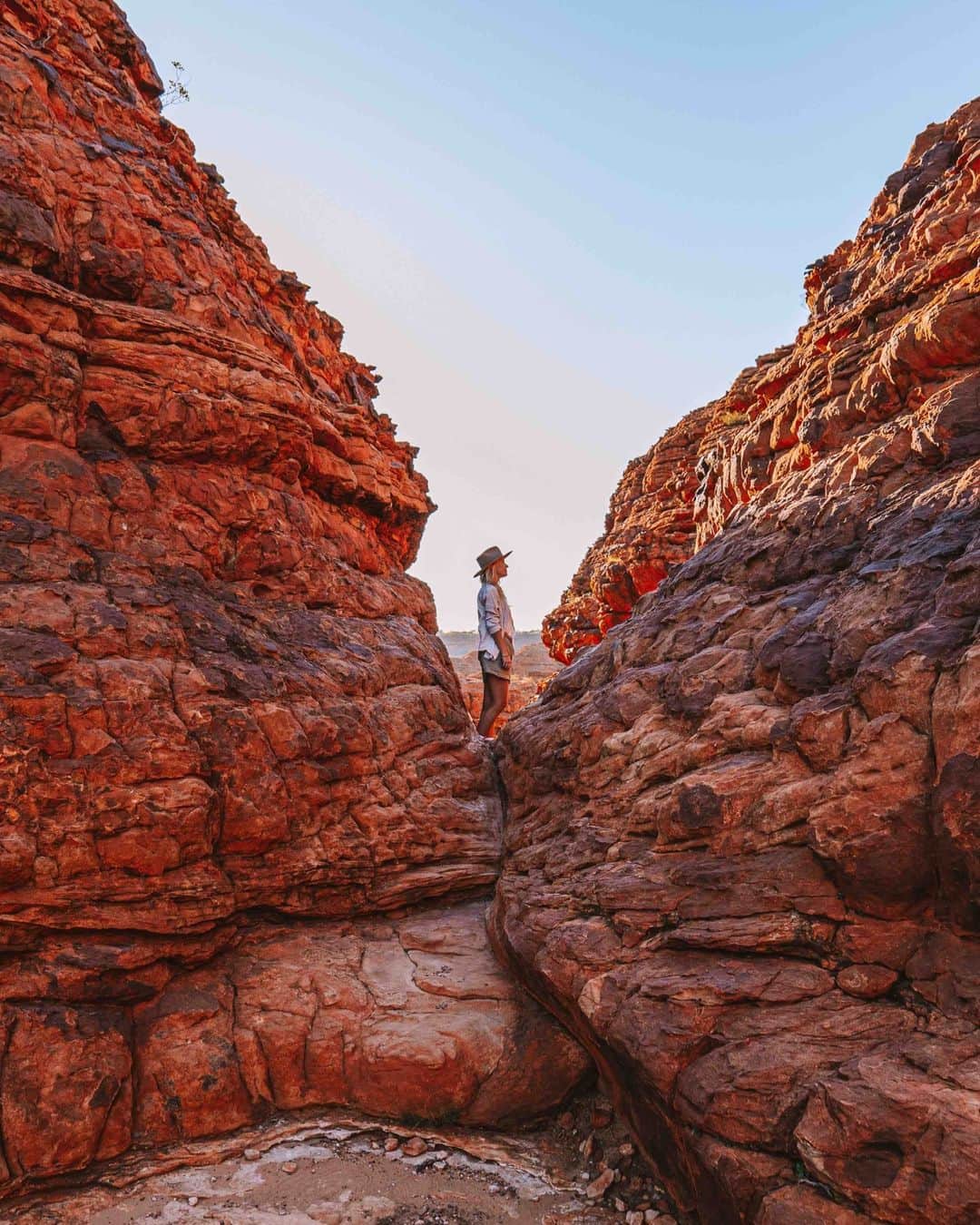 Australiaさんのインスタグラム写真 - (AustraliaInstagram)「Each step at @watarrkanationalpark is a love letter to @ntaustralia 💌🥾 If you're heading to Watarrka (#KingsCanyon) in @visitcentralaus, it's worth rising early to embark on the #KingsCanyonRimWalk, a challenging 6.4km #hike with epic views of sandstone cliffs, palm-filled valleys and red desert. Feeling something a little more slow-paced? The 2.6km #KingsCreekWalk provides equally breathtaking views. Top tip: Remember to glance down as you walk: #Watarrka was underwater during prehistoric times, and marine fossils are visible in the pink-hued rock underfoot.   #SeeAustralia #ComeAndSayGday #NTAustralia #VisitCentralAus  ID: A woman stands on a rock in a gorge between two towering red rock walls.」10月30日 4時00分 - australia