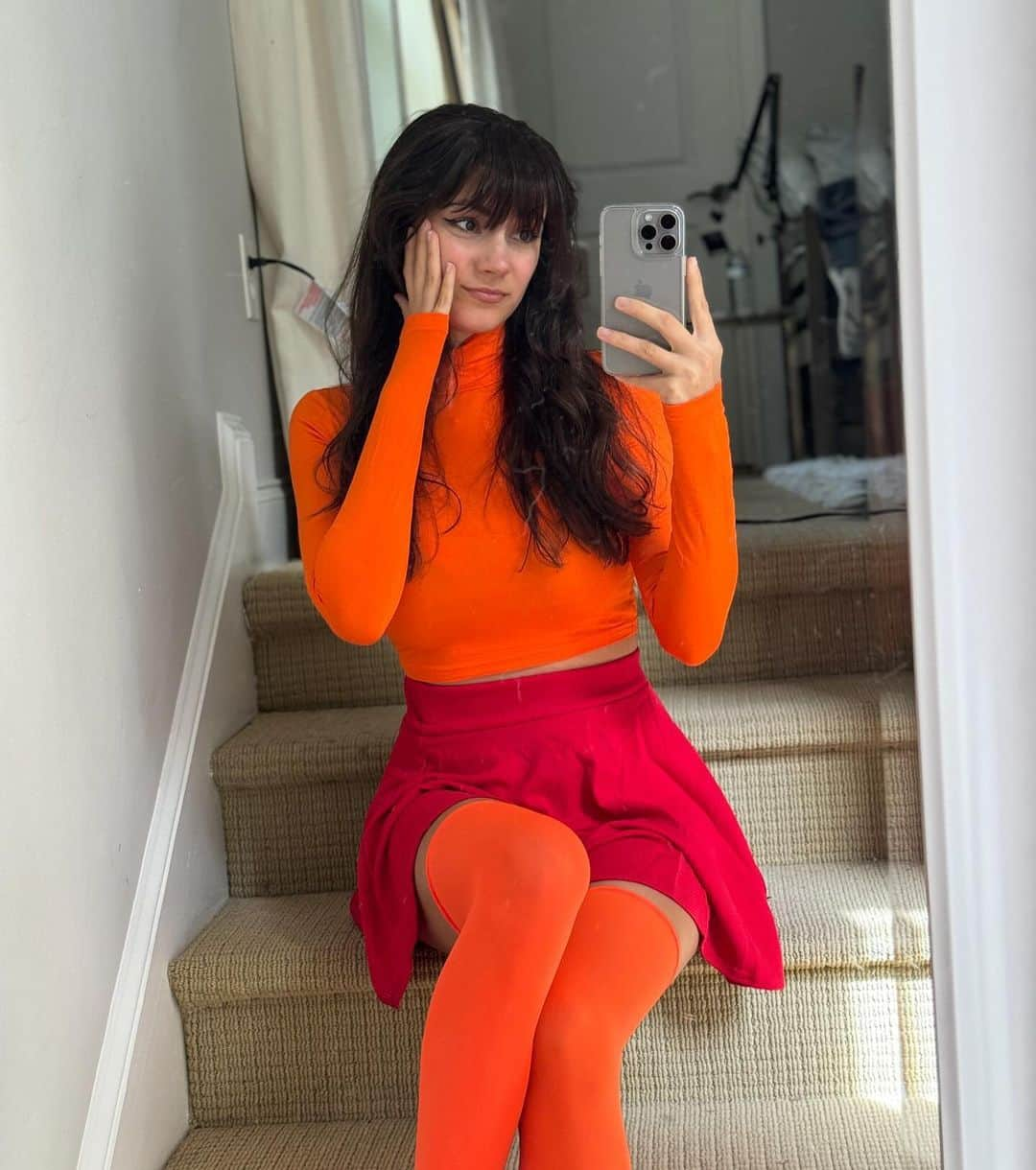 Alexia Rayeのインスタグラム：「jinkies! happy halloweekend 🧡」