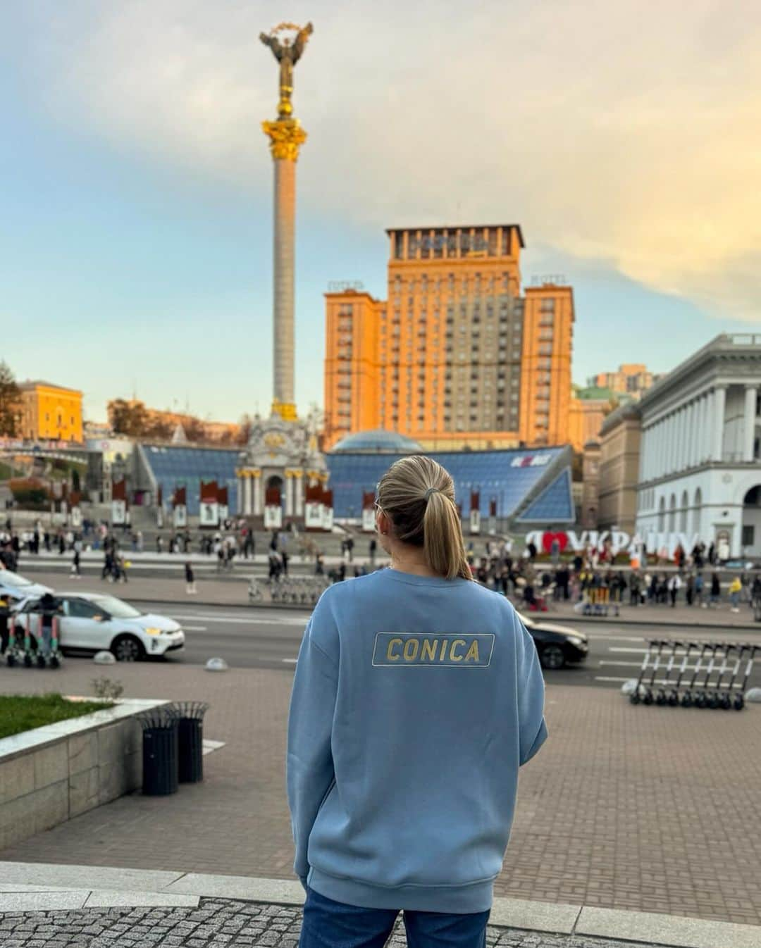 ヴィクトリア・トカチュークさんのインスタグラム写真 - (ヴィクトリア・トカチュークInstagram)「Sunday 🩵 Mom 🩷 Ukraine 🇺🇦   #kyiv #sunday #rest」10月30日 4時10分 - viktoriiatkachuk_