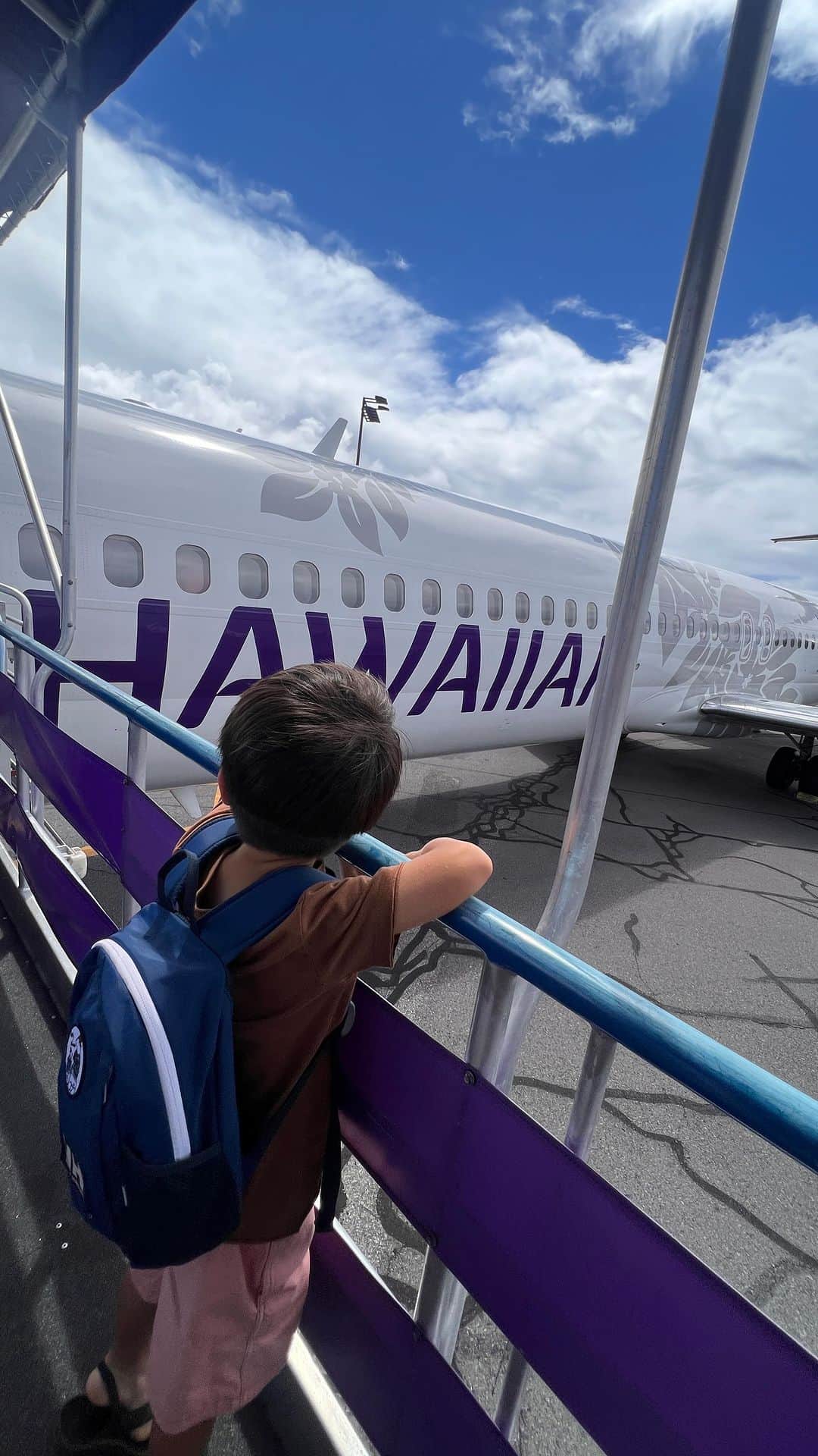 ハワイアン航空のインスタグラム：「Get ready for your next Japan adventure!🎌 Today, we welcomed back our direct service between Kona (KOA) and Tokyo (HND). ✈️ Learn more at HawaiianAirlines.com/Aloha-Japan.  📸: @stefanhwelch 🎥: @jeri.miy @markushiroda  #HawaiianAirlines #JapanTravel #VisitJapan #tokyo」