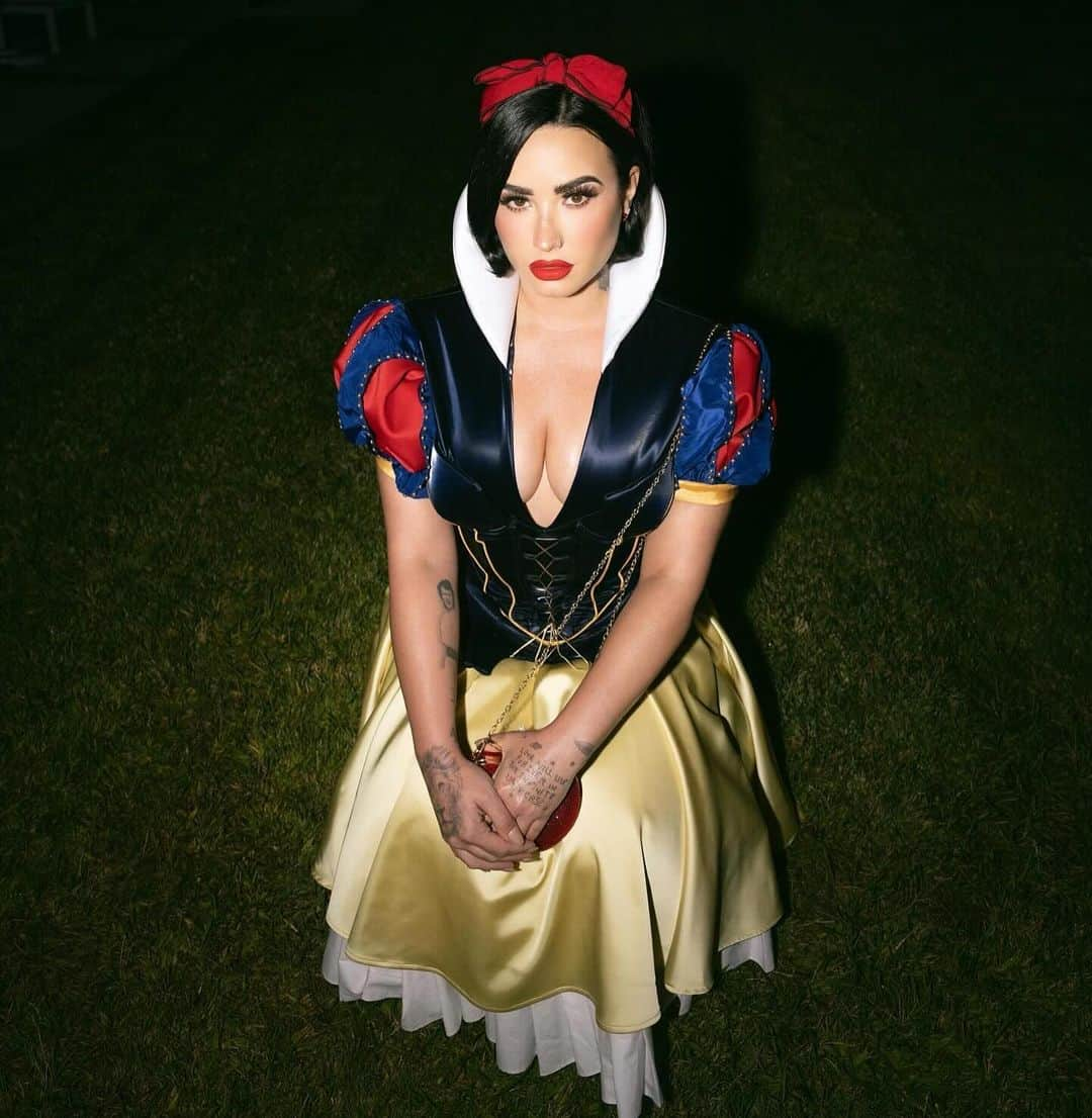 デミ・ロヴァートさんのインスタグラム写真 - (デミ・ロヴァートInstagram)「My favorite time of the year.. Happy Halloween 👻🎃」10月30日 4時42分 - ddlovato