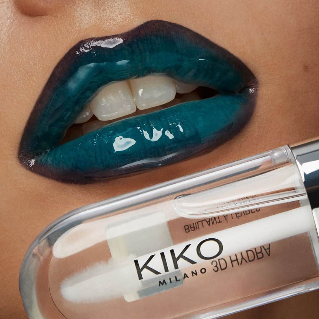 KIKO MILANOのインスタグラム：「Get ready to bewitch with this daring ombre #liplook! Seal your spell with our 3D Hydra Lipgloss in Clear for a luscious, otherworldly finish 🐍 🖤 ⁣ ⁣ #KIKOLips #halloweenlook #halloweeninspo #lipsinspo #witchmakeup⁣ ⁣ 3D Hydra Lipgloss 01 - Gossamer Emotion 129 - Velvet passion 322」
