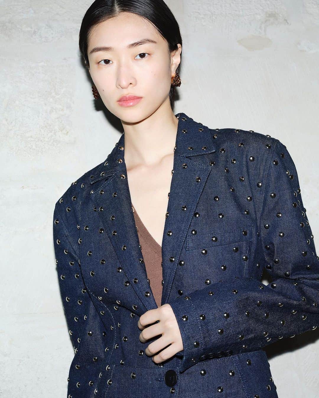ランバンのインスタグラム：「LANVIN WINTER 2023  A love affair of elegant, edgy details.  #LANVINWINTER2023  #LANVIN」
