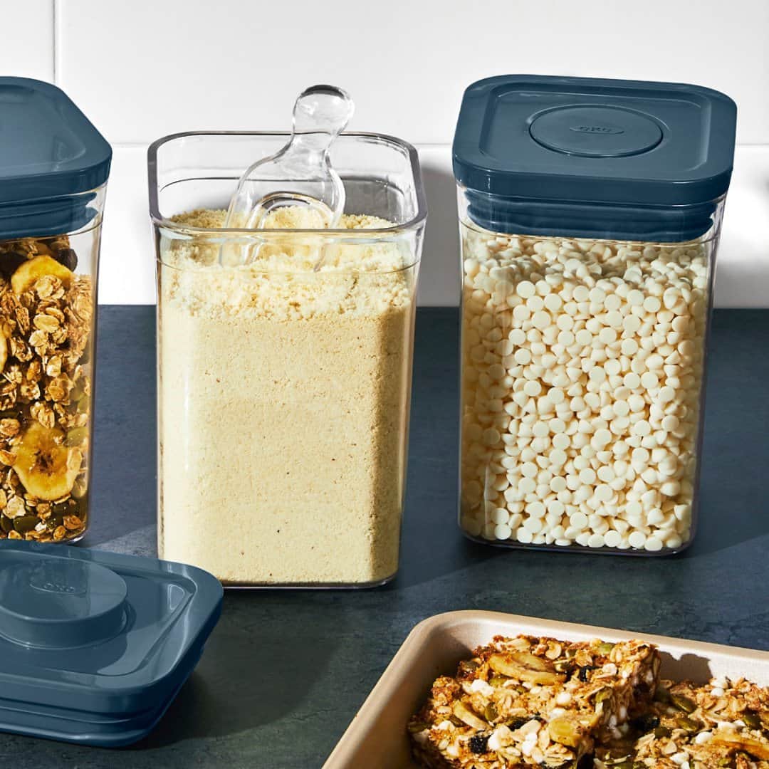 OXOのインスタグラム：「Looking for a way to differentiate your allergy-friendly ingredients from the other items in your pantry? Our favorite trick is decanting those special ingredients into our POP Containers in Storm Blue. Not only will it give your pantry a fun pop of color but it will make sure everyone is reaching for the right ingredients every time! 💙 Avaliable for a limited time on OXO.com and Amazon. #OXOBetter」