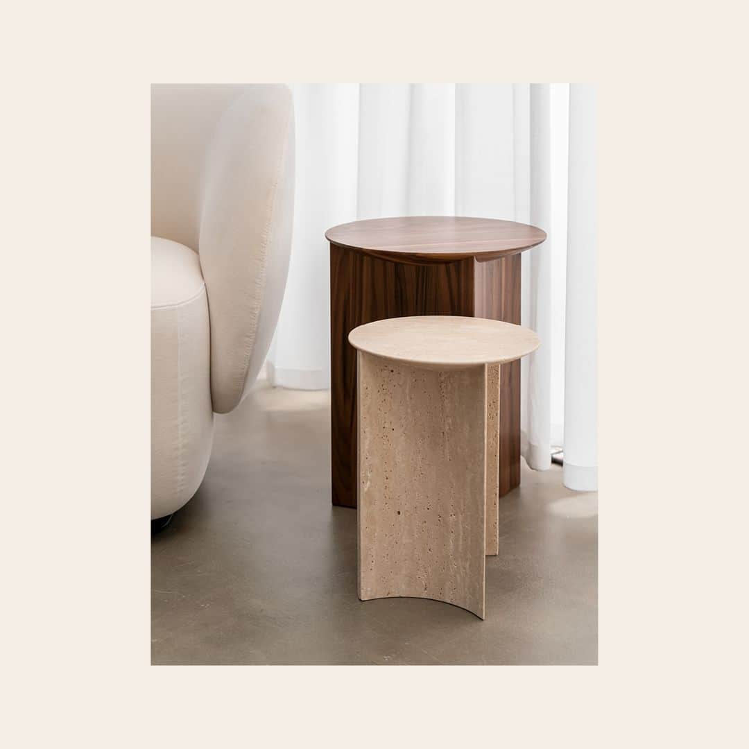 Ligne Rosetさんのインスタグラム写真 - (Ligne RosetInstagram)「New Product ‘23  The full sculptural beauty of Apuso & Rondone is brought out when the tables are placed side by side...  When the large table is placed on top of the smaller one a poetic scene is created, through a protective and comforting gesture.  Apuso & Rondone tables available in our stores and on our website > Link in bio  by @dozsavandalfsen  #ligneroset #design #frenchsavoirfaire#madeinfrance」10月30日 5時02分 - ligneroset