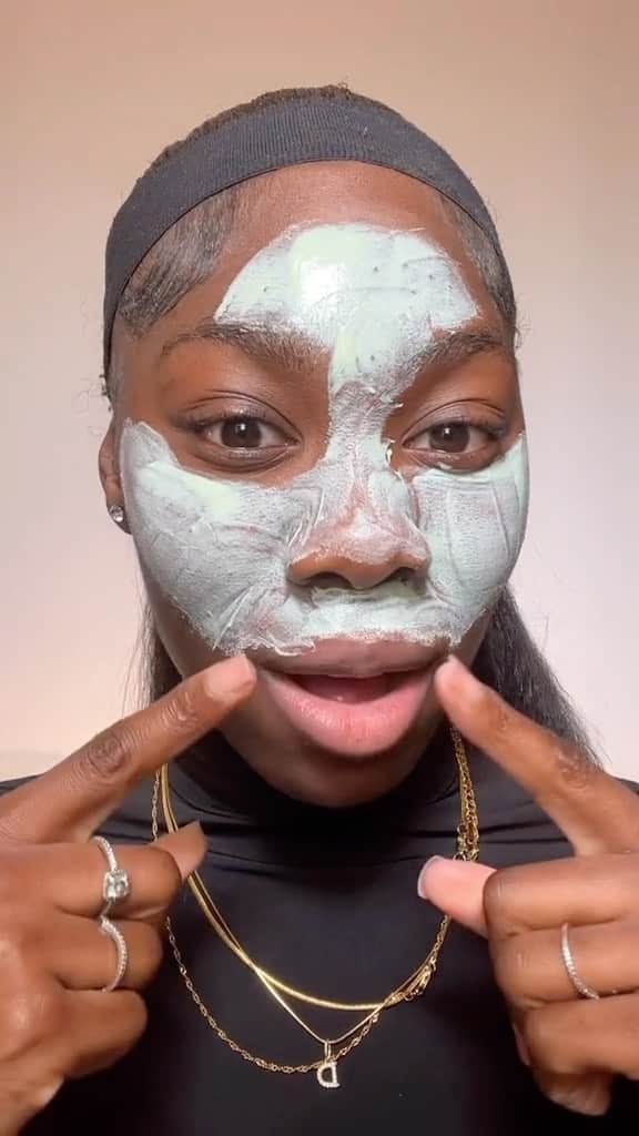 Benefit Cosmetics UKのインスタグラム：「@itsurgrlaisha_ is GLOWING! Speedy Smooth take a bow.   #benefituk #porecare」