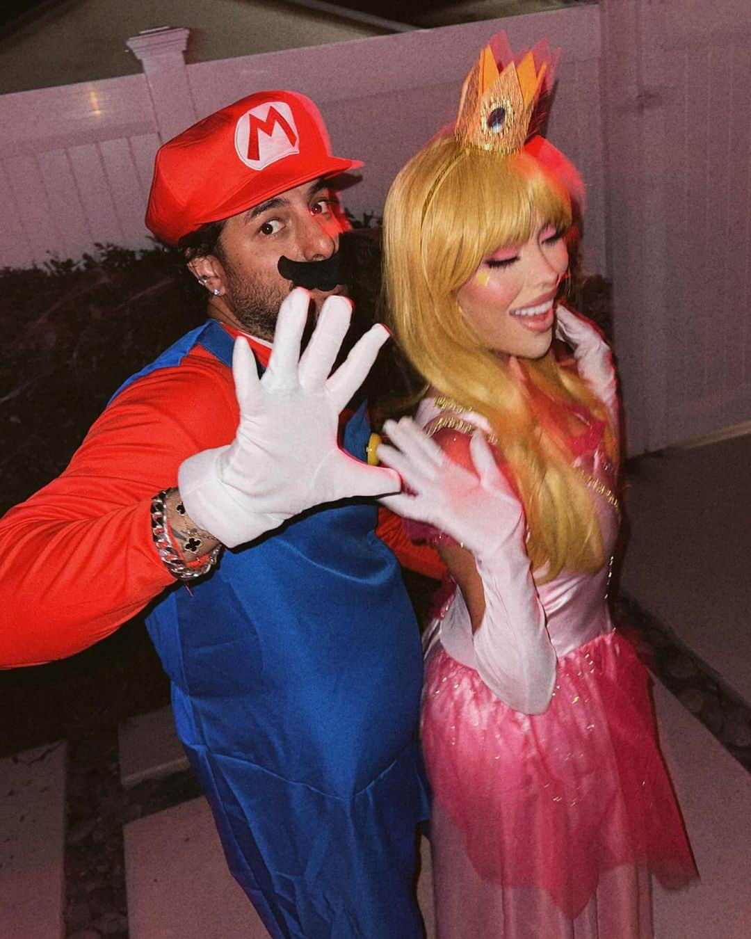 iluvsarahiiのインスタグラム：「Princess Peach & Mario 🎀👑」