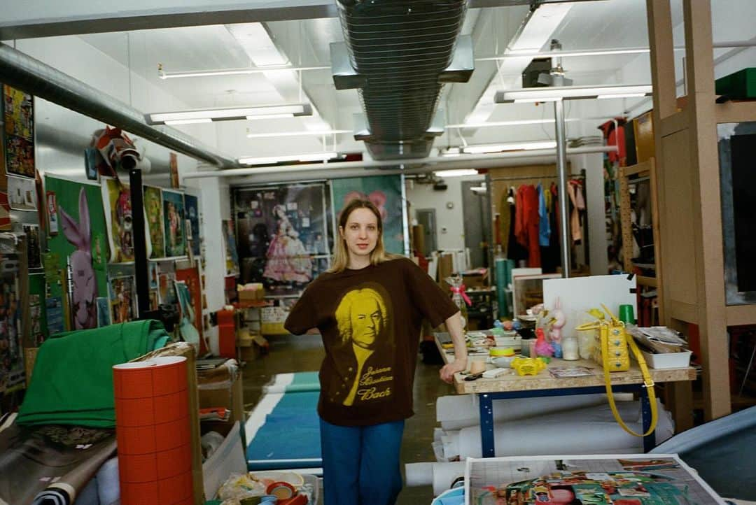 ガゴシアン・ギャラリーさんのインスタグラム写真 - (ガゴシアン・ギャラリーInstagram)「Filmmaker Sofia Coppola (@sofiacoppola) visited the Brooklyn studio of artist Sara Cwynar (@cwynars) in June this year to see her newest works and to take photographs. After their meeting, Coppola engaged Cwynar in a series of questions by email, covering her techniques, aspirations, and inspirations. Their conversation and Coppola’s photographs feature in the latest issue of “Gagosian Quarterly”. Follow the link in our bio for more. __________ #SaraCwynar #SofiaCoppola #GagosianQuarterly #Gagosian Sara Cwynar in her studio, New York, 2023. Photos: Sofia Coppola」10月30日 5時25分 - gagosian