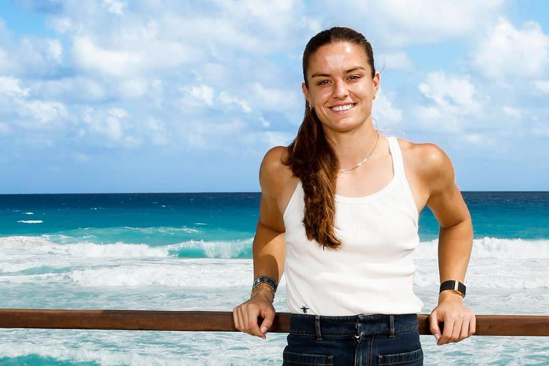 マリア・サッカリのインスタグラム：「Sakkatack ready to conquer Cancun! ⚡️🎾☀️🌊🏟️  @mariasakkari 🇬🇷  @WTA @GNPSeguros #GNPSegurosWTAFinalsCancun #Viviresincreible」
