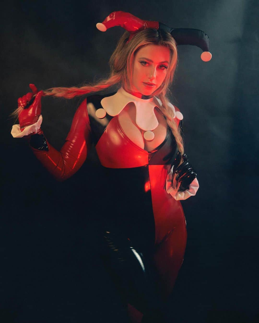 リリ・ラインハルトさんのインスタグラム写真 - (リリ・ラインハルトInstagram)「“Oh, come on, Puddin’! Don’t you wanna rev up your Harley?”   📸: @cibellelevi」10月30日 5時23分 - lilireinhart