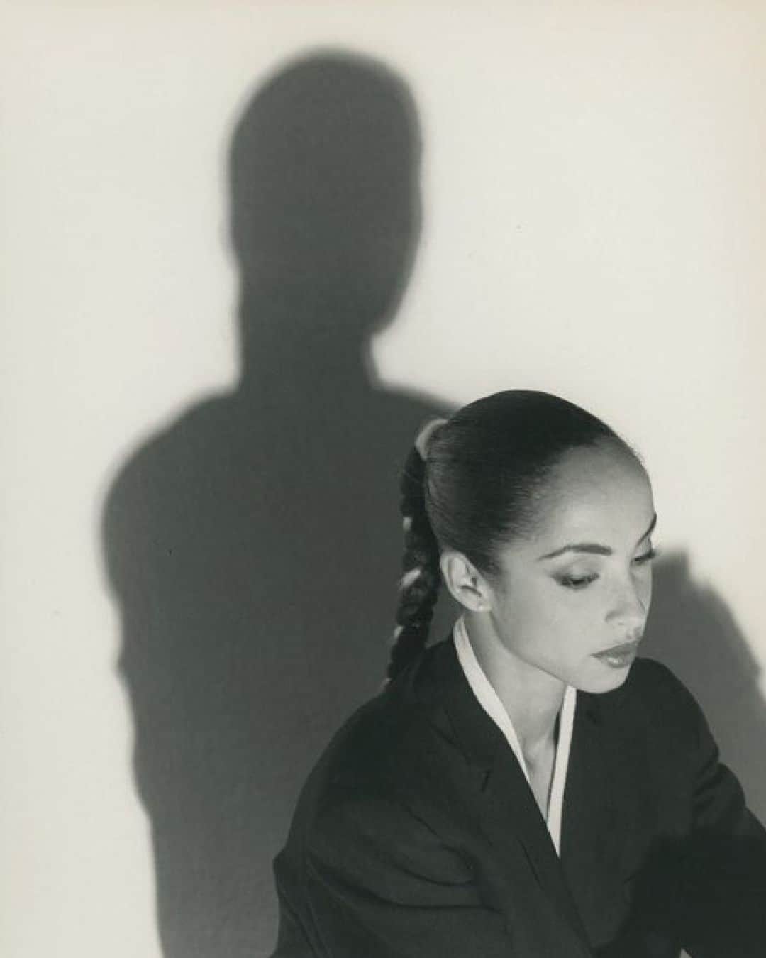 クロスサージョンのインスタグラム：「SADE  Love Deluxe.  #clothsurgeon #savilerow #bespoke #Sade」