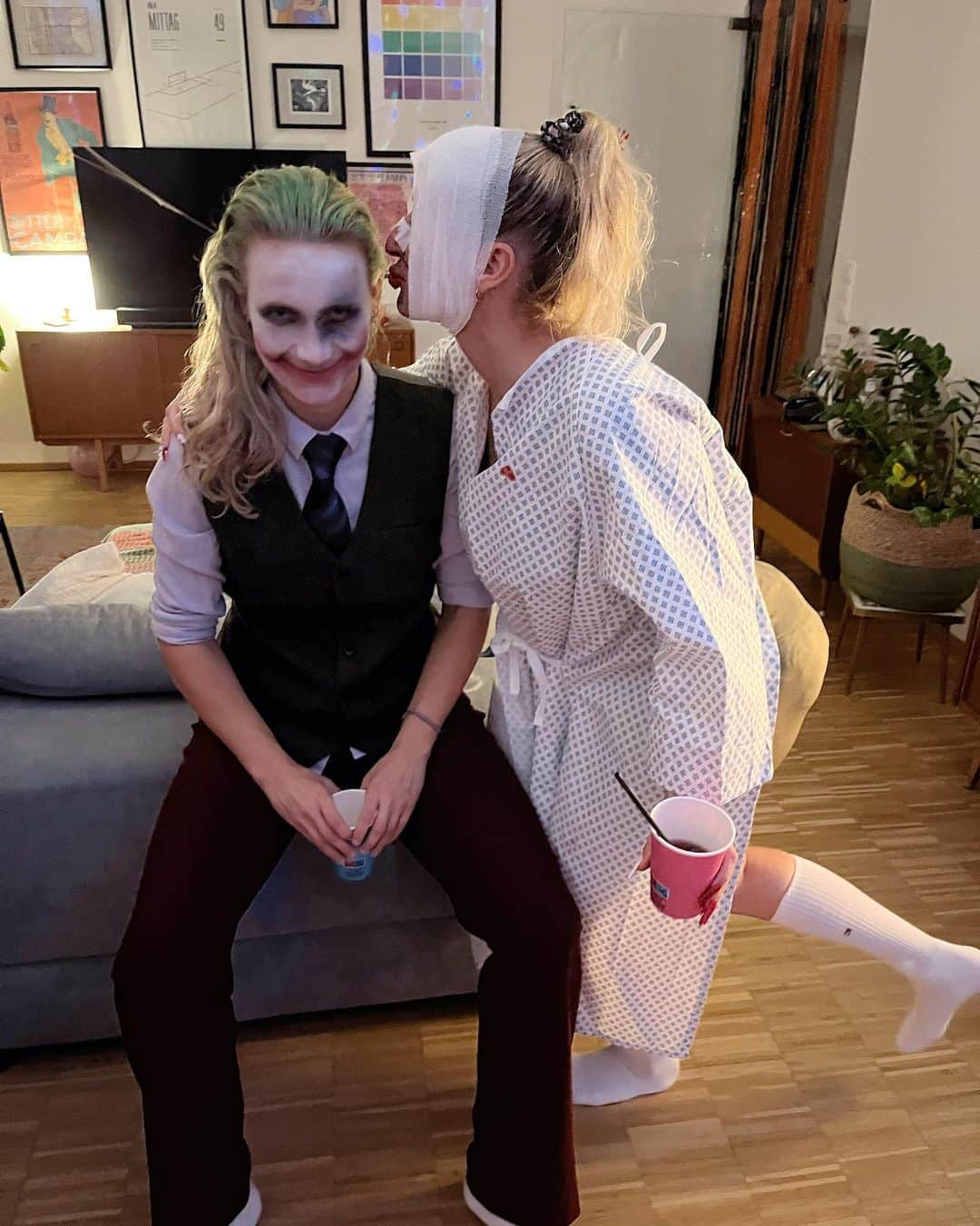 アーニャ・ミッタークさんのインスタグラム写真 - (アーニャ・ミッタークInstagram)「why so serious @josephine_henning」10月30日 5時44分 - anjamittag