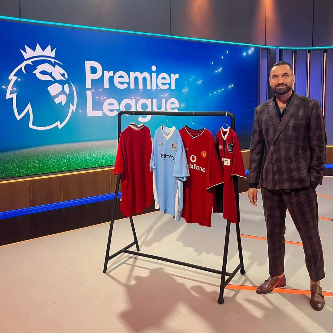 マルチン・ヴァシレフスキさんのインスタグラム写真 - (マルチン・ヴァシレフスキInstagram)「Dziś w #dompremierleague Derby Manchesteru i lekcja futbolu od Guardioli dla zespołu Erika ten Haga ManU v ManCity @viaplaysportpolska」10月30日 5時59分 - wasyl27