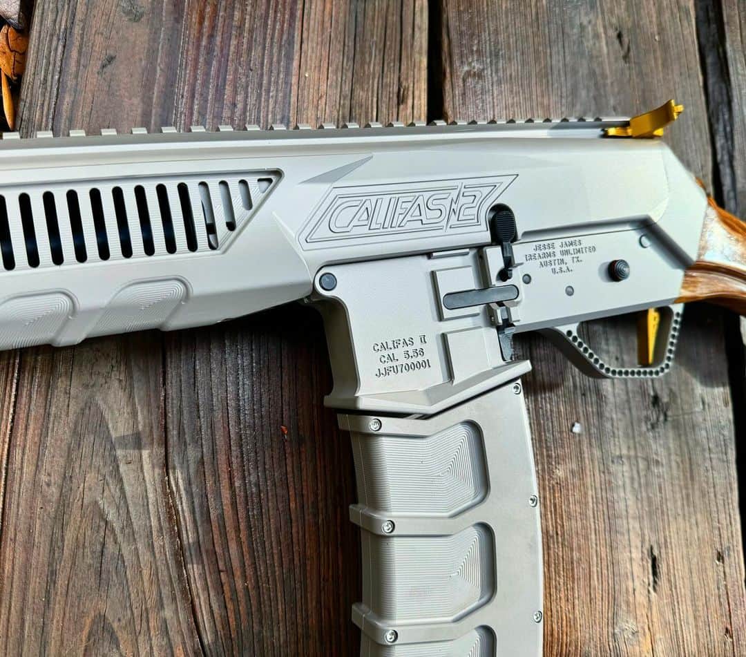 ウエストコーストチョッパーズのインスタグラム：「🔥ALL NEW🔥  JJFU CALIFAS⚡️2  All proudly made in Austin Texas USA🇺🇸  ‼️Limited Run‼️  ⬇️ORDER NOW⬇️  888-269-0666   Guns@jessejames.com   www.JJFU.com」