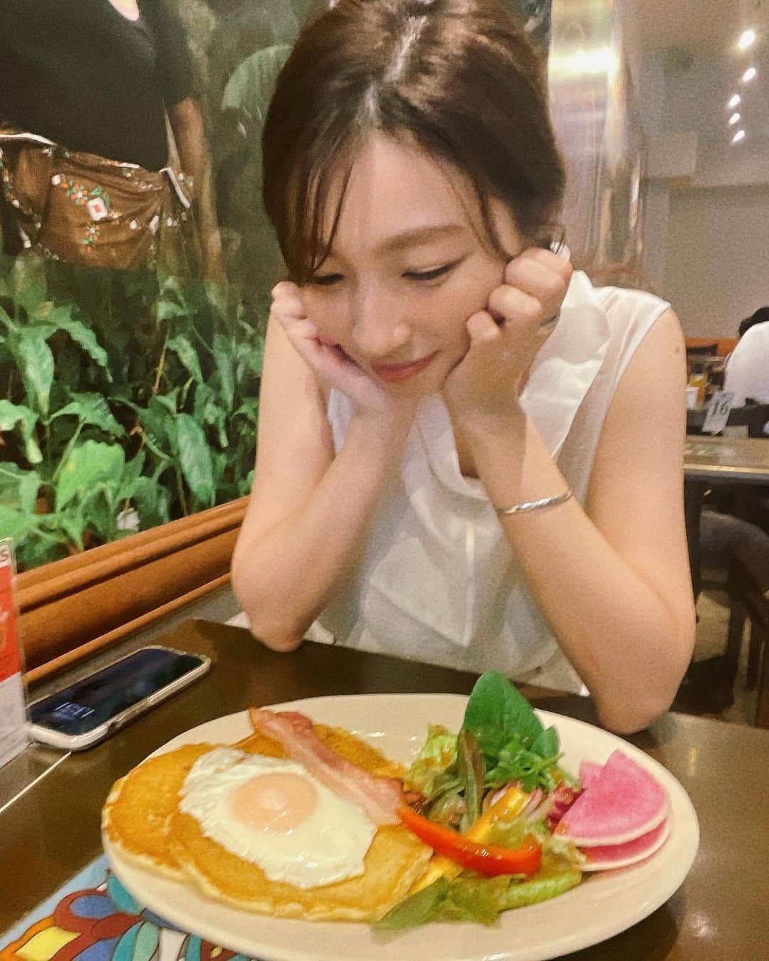 林田美学さんのインスタグラム写真 - (林田美学Instagram)「かっこよくて、可愛い先輩☺️🩵 春はお花見、夏はかき氷…食べそびれましたが、秋は何しましょ🫶🏻  #はたぴさん #happybirthday」10月15日 21時17分 - minorihayashida