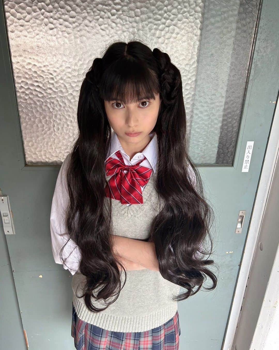 大久保桜子のインスタグラム：「不倫ちゃん今夜0:55〜。 「皆の心に魔法をかけちゃうぞ☄️」 #まるまるちゃん  #ツインテール」