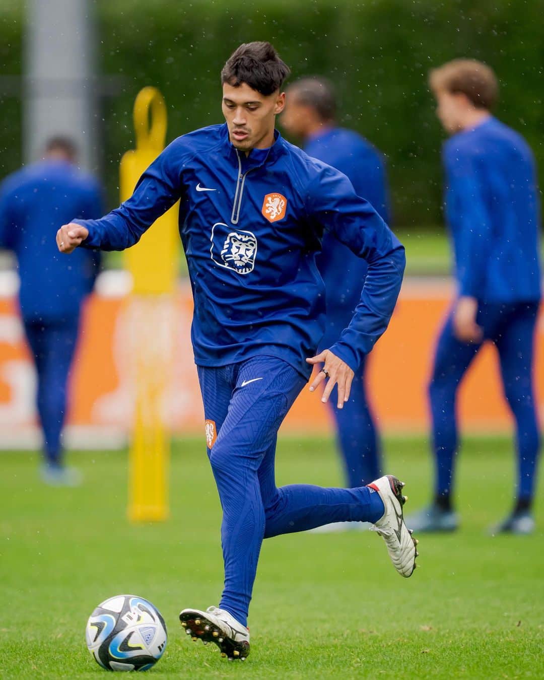 のインスタグラム：「ʀᴇᴄʜᴀʀɢᴇᴅ 🔋 Final prep before takeoff! 😤  #NothingLikeOranje #GRENED」