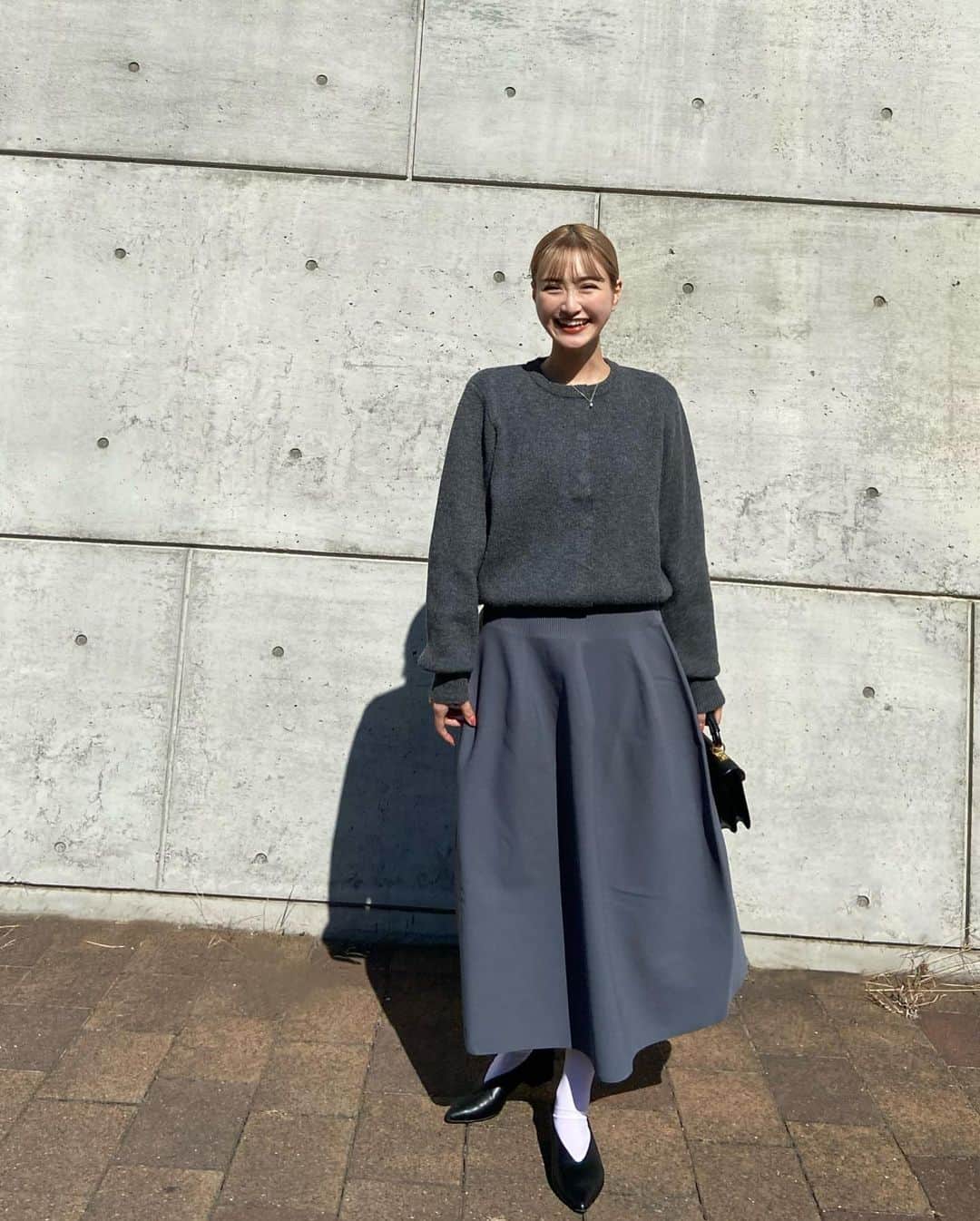 カナさんのインスタグラム写真 - (カナInstagram)「綺麗なシルエットのスカートは @enmoca_official 🦭  日常でもドレスアップでも素敵に着られそう🤍 身体が美しく見えるように計算されたシルエットが🫶🏻♪ 縫い代が無くシームレスで着心地が優しいよ~🥹  10.20まで新宿マルイ3階でPOPUP開催中☀️  #enmoca #エンモカ」10月15日 21時16分 - _kana627_