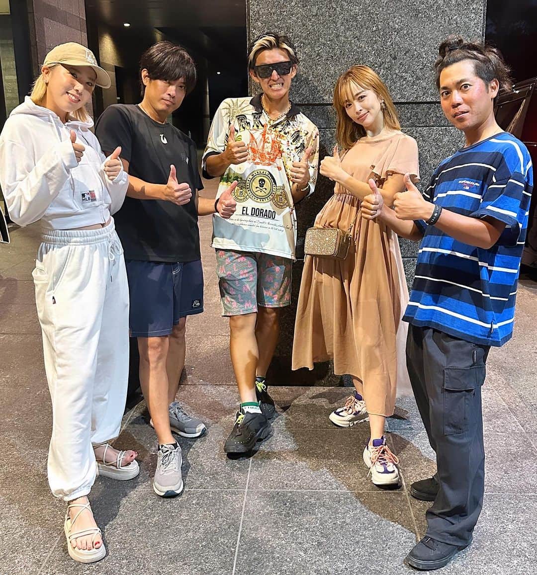 nawachanのインスタグラム：「．  《いやささ〜🌺》  GEN GENのコンペ景品豪華✨ ベスグロ　ありがとうございます♡  いただきました👄　2枚目📽️  沖縄🌺ではじめまして TikTokの卵産んだ🥚動画ネタ 面白かったです あそぼーささん @seysey_asobosa  @bro_asobosa   ゴルフ国体に選ばれるくらい 凄くお上手な せいせいさん🏌️ @seysey_asobosa   引きが強い ぶろうさん🏌️‍♂️ @bro_asobosa   パリティー✨ GEN GEN @gengen_ch   ギャル　綺麗🥹 コンペ主催など色々と 活躍されているモデルの るみさん♡ @rumi_official_0616   沖縄🌺でご一緒⛳️させて いただいたゆいさん♡ @yuiyuiyui.n  @fumipumigolf   ラム肉 レモンサワー🍋流し込み🍺 はりまさん @harry_lamu29   みなさん ありがとうございました🙇‍♀️🙇‍♀️🙏  最高の出会い 仲間♡ 楽しかったです🌺  ． 11月はイベントがおおいです‼︎ 主催コンペ 11月姉妹と GEN GENと 2回開催させていただきます🎵  お会いできるのを 楽しみにしています♡  #ゴルフウェア#ゴルフラウンド#ゴルフ女子#初心者#⛳️#🏌️‍♀️#ゴルフ男子#ゴルフ馬鹿#ゴルファー#ゴルフ場#ゴルフ好きな人と繋がりたい#ゴルフ好き#ゴルフ好きな人と仲良くなりたい#golf#Instagram」