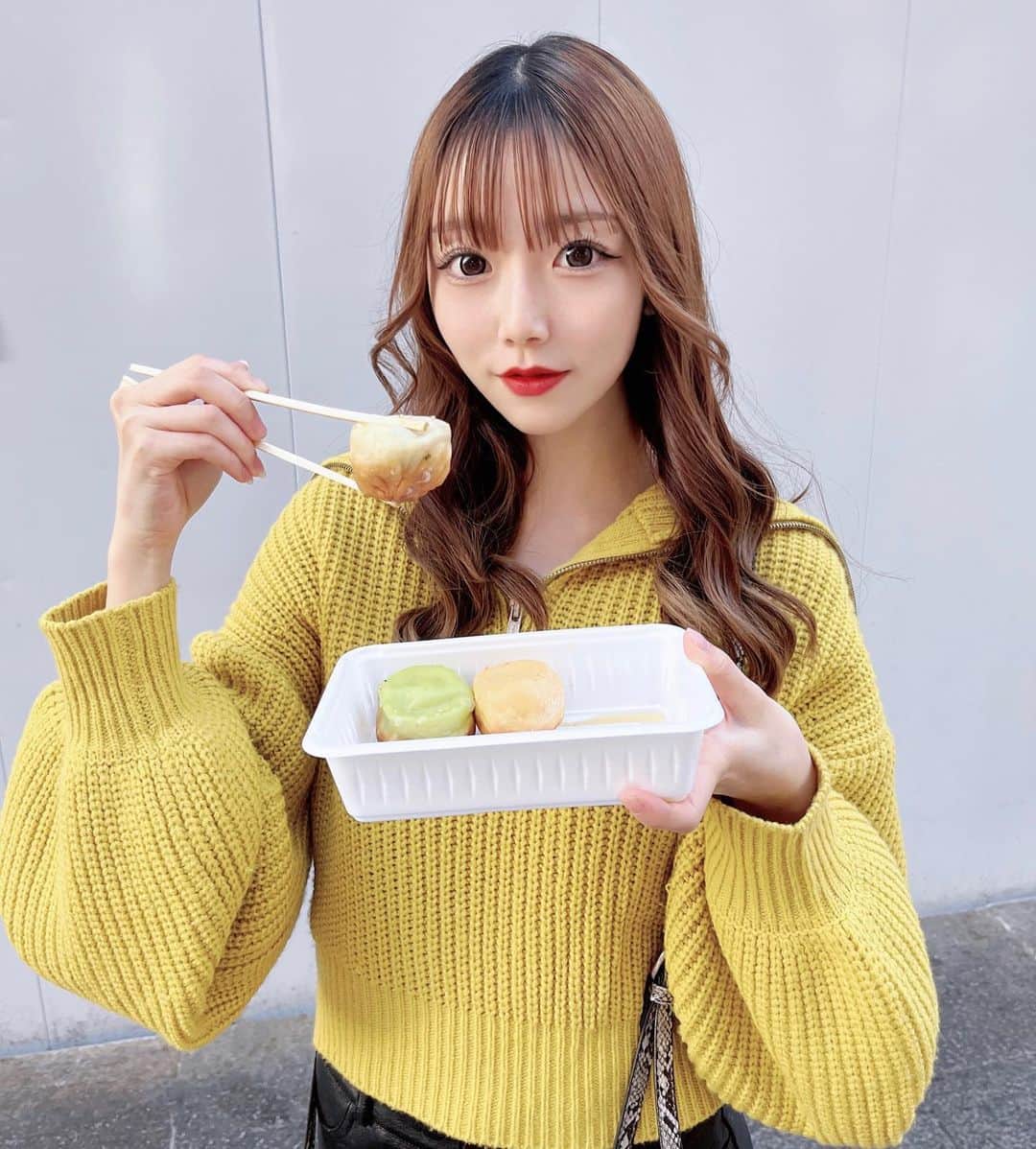 虹川葵のインスタグラム：「・ 横浜中華街で食べ歩きしてきた〜💛」