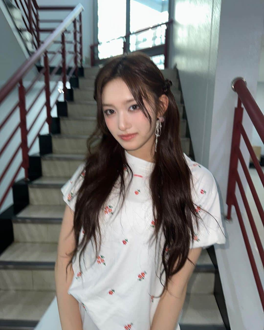 IVEのインスタグラム：「오프더레코드🤍  #IVE #아이브 #アイヴ #LEESEO #이서 #イソ  #1stEP #IVEMINE  #Eitherway #OfftheRecord #Baddie」