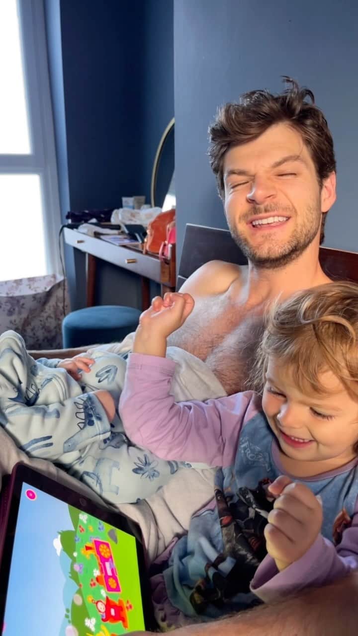 ジム・チャップマンのインスタグラム：「Ad | With a particularly adventurous (and all-round outstanding) toddler and a teeny tiny 10-week-old, washing our hands has never been more important... we don’t Margot’s quests to leave germs all over Jesse!  October 15th is #GlobalhandWashingDay and @carexuk is the helping hand we all need for busy family life, because, as we all know, #Lifesahandful」