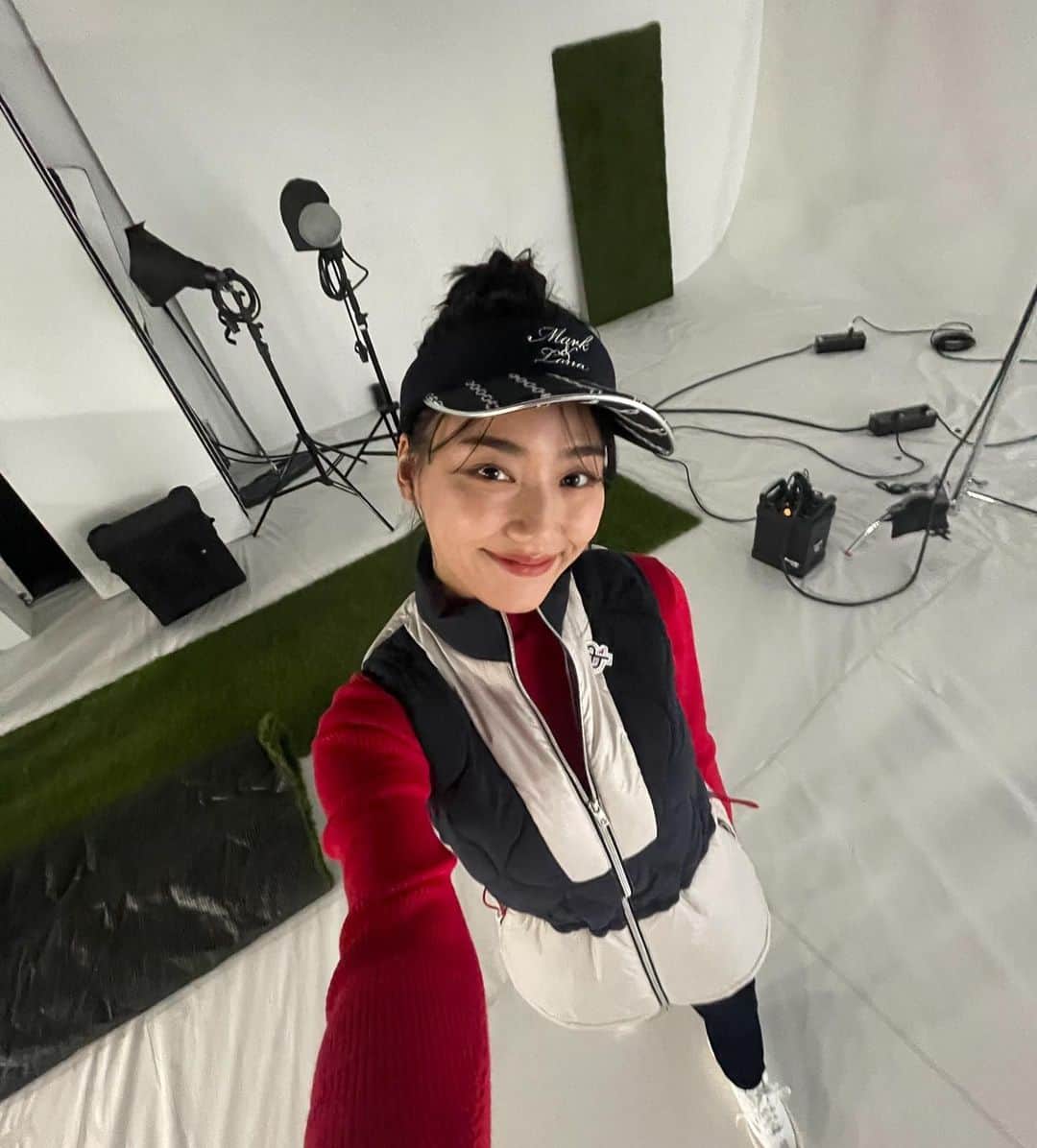 松本優のインスタグラム：「@regina_golf 2023秋冬号 発売中です⛳️❤️  #regina#ゴルフ#ゴルフ女子」